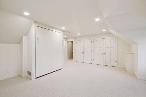 6314 Mcintyre Point, Minneapolis, MN 55439