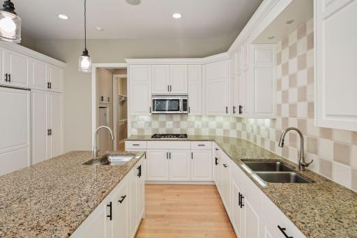 6314 Mcintyre Point, Minneapolis, MN 55439