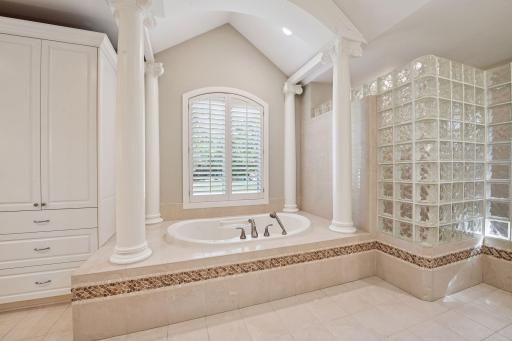 6314 Mcintyre Point, Minneapolis, MN 55439