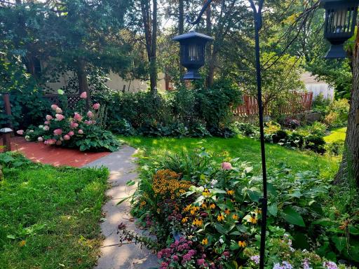 201 Dora Court W, Saint Paul, MN 55106