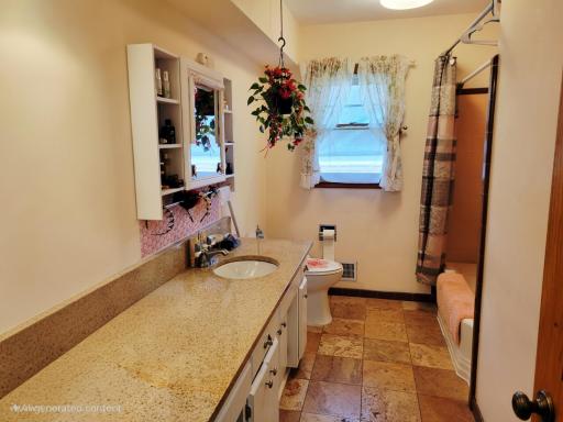 201 Dora Court W, Saint Paul, MN 55106