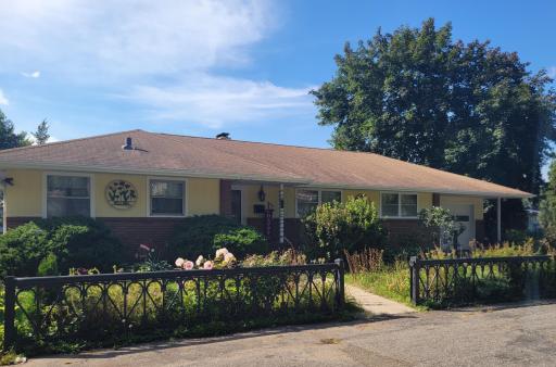 201 Dora Court W, Saint Paul, MN 55106