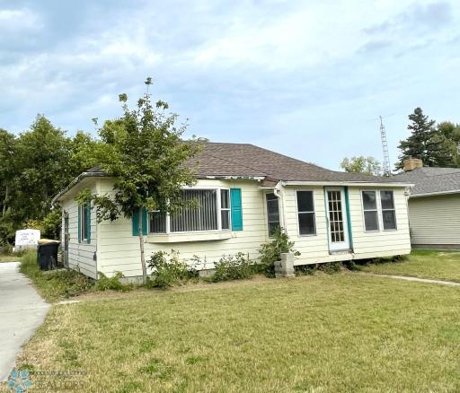 322 1st Avenue NW, Hillsboro, ND 58045