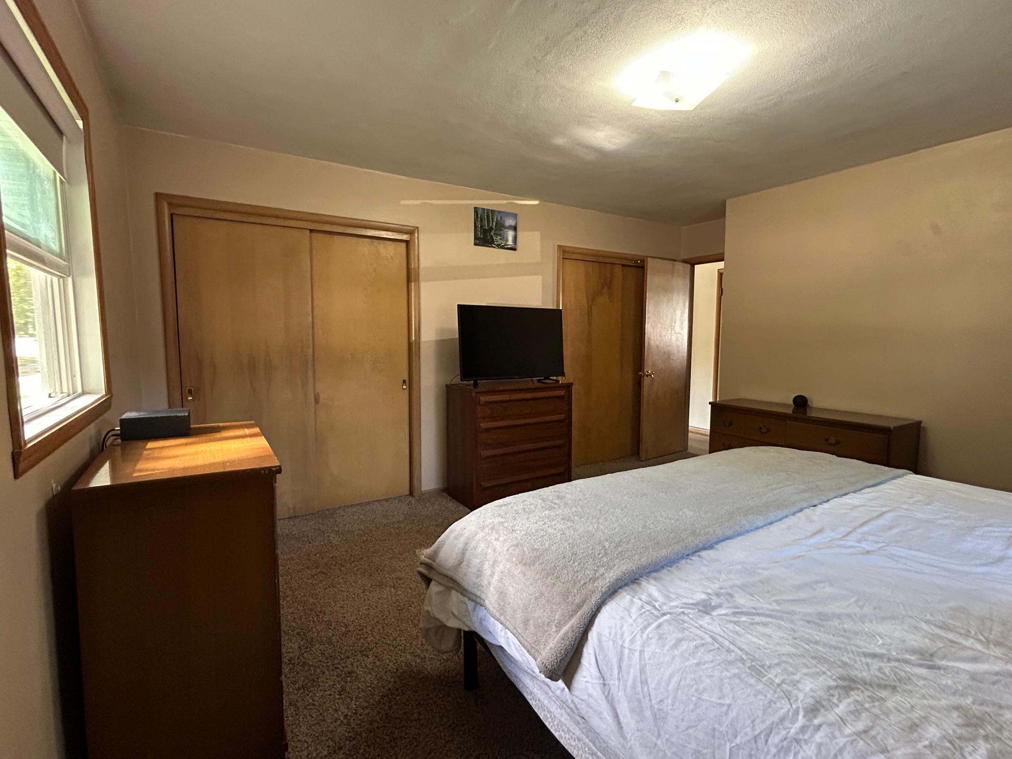 Bedroom 1.JPG