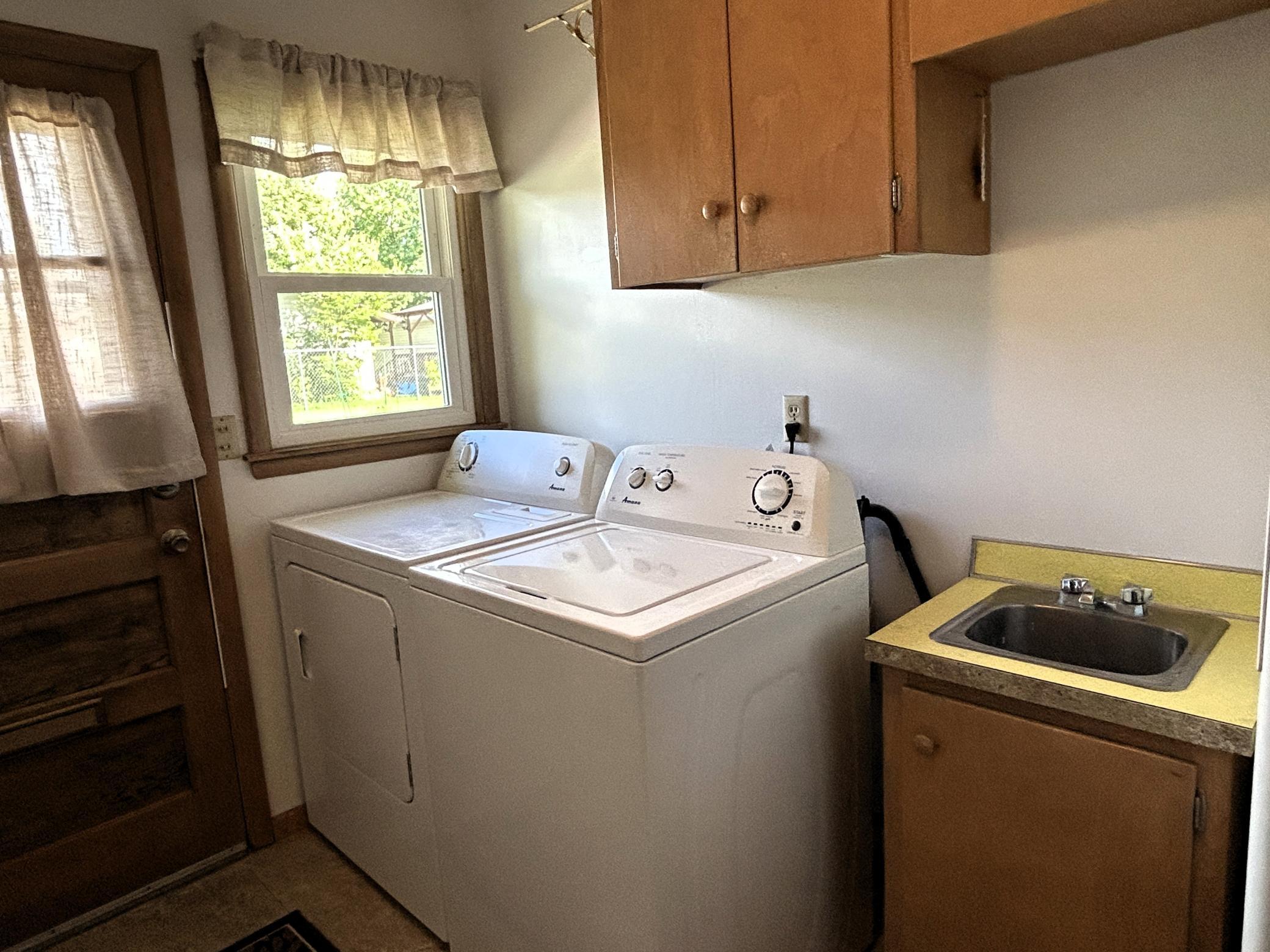 Main Floor Laundry.JPG