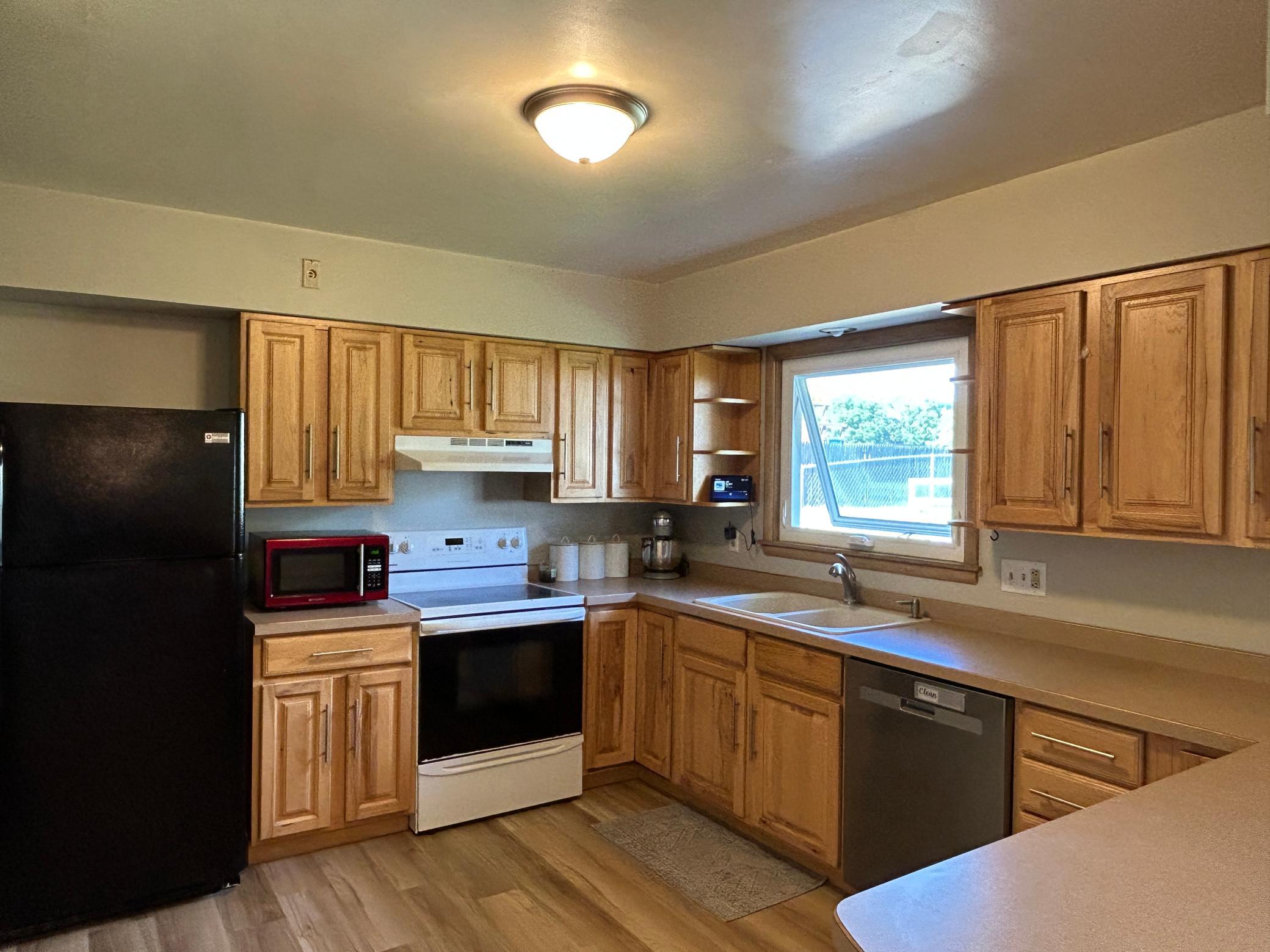 New Vinyl WIndows-All Appliances Included.JPG