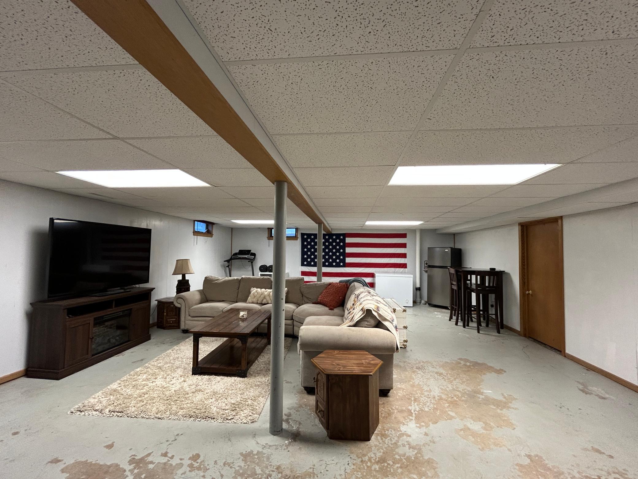 Huge Family Room.JPG