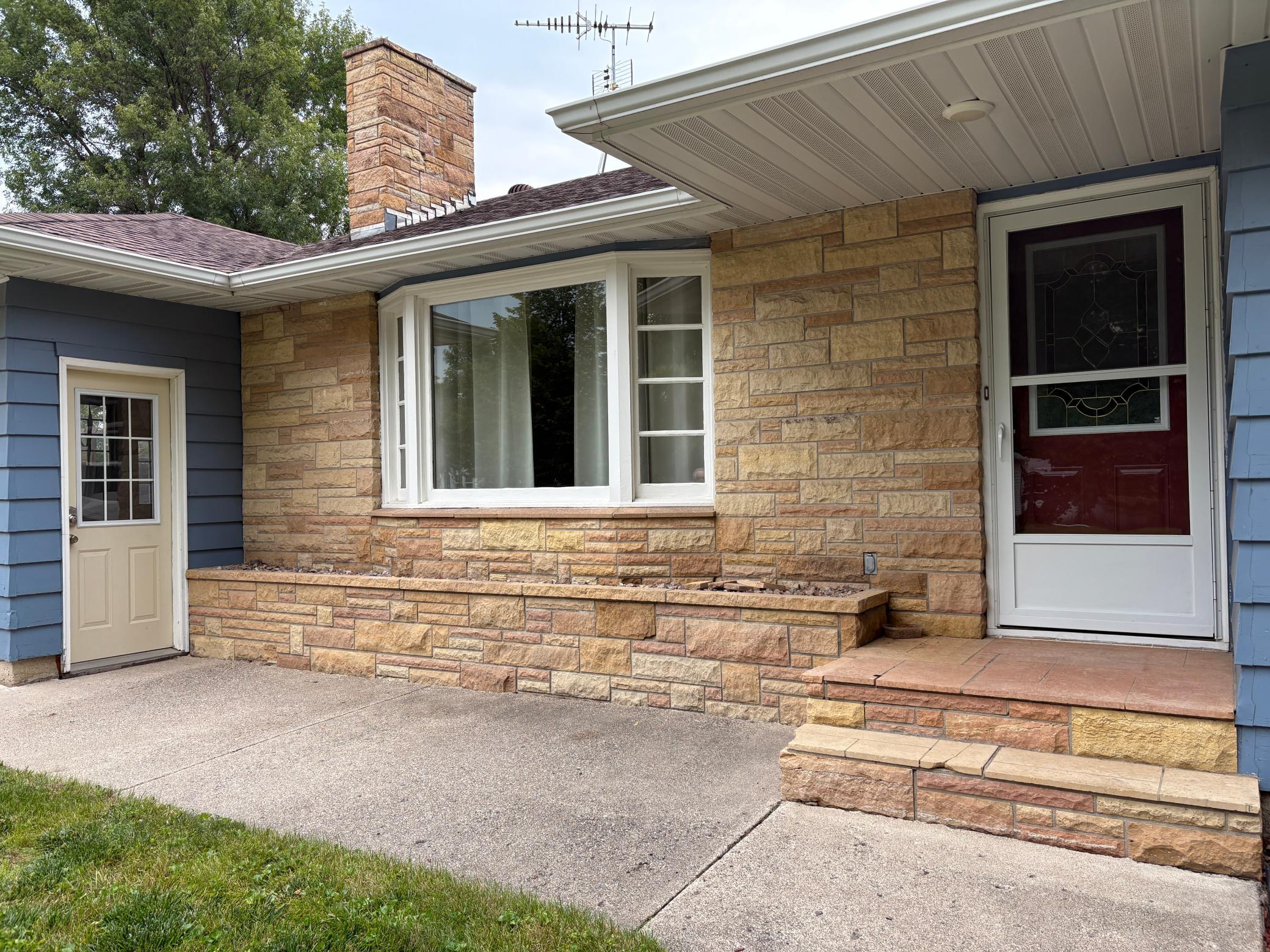 Covered Porch.JPG
