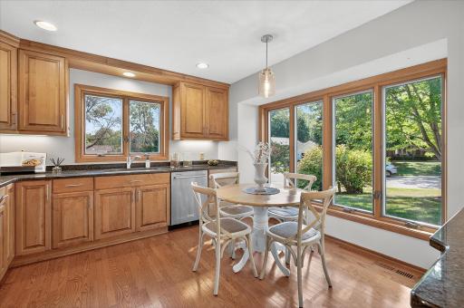 You will love working in this beautifully upgraded kitchen! Enjoy a lovely picture window that looks out to the front yard.