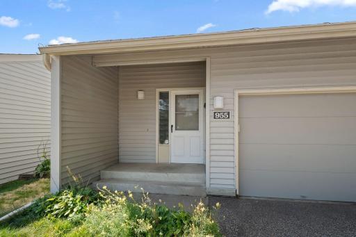 955 Monterey Court N, Saint Paul, MN 55126