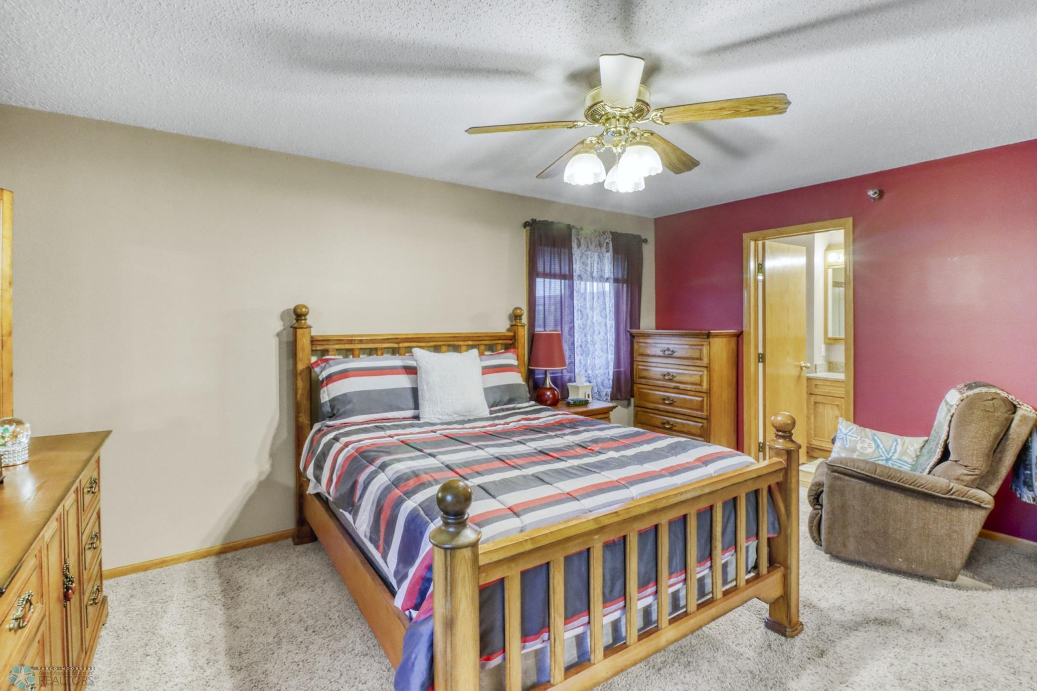 Primary Bedroom1_3.JPG