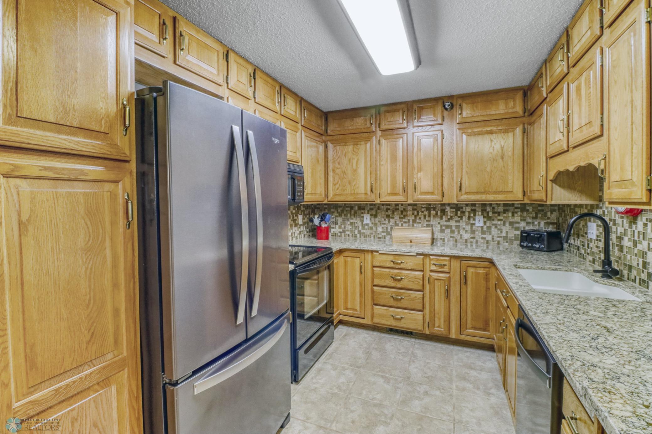 Kitchen1_3.JPG
