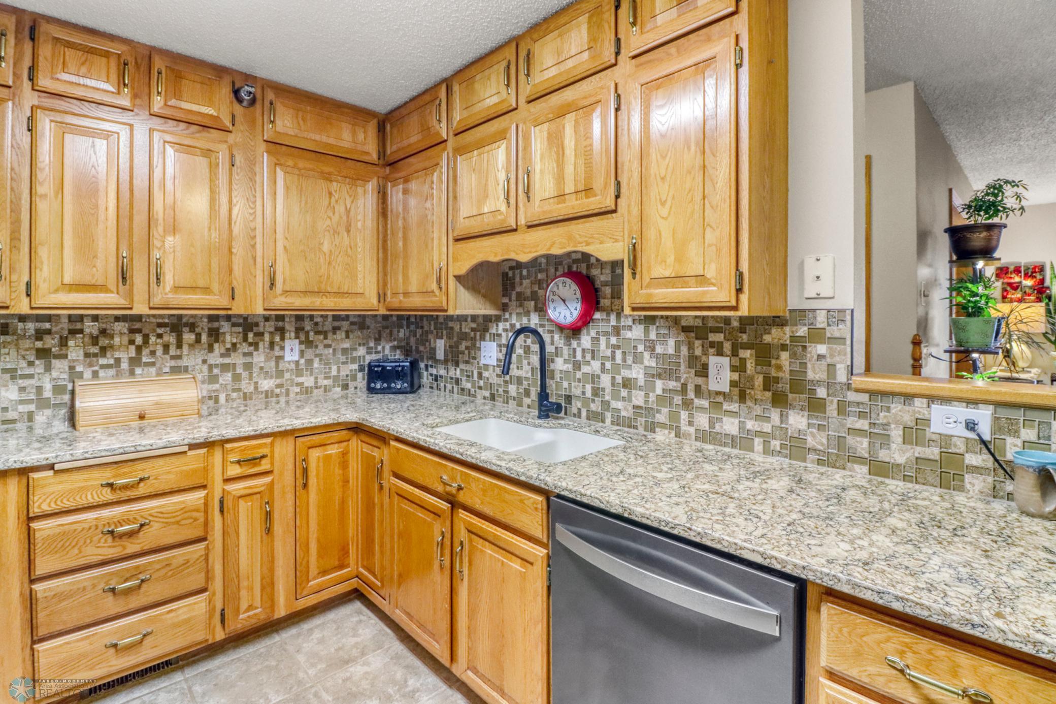 Kitchen1_5.JPG