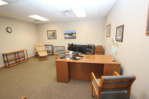 LARGE OFFICE OR CONF ROOM.jpg