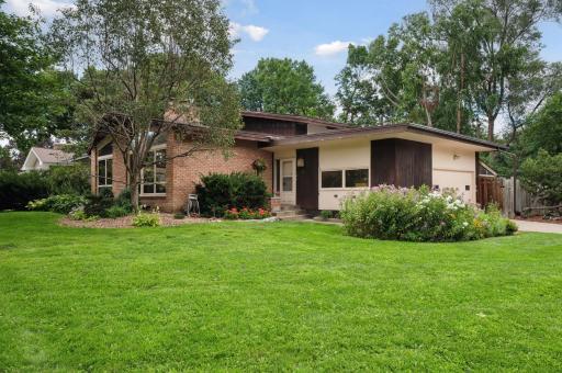 521 Sumter Avenue S, Minneapolis, MN 55426
