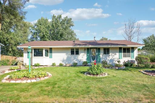 Photo for 889 Whitney Drive, Apple Valley, MN 55124 - listing #6788458 8710Photography-Web-Friendly-889-Whitney-Drive-Apple-Valley-MN-55124-1.jpg