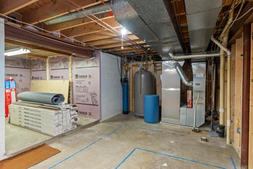 Easy place to add a nice 3/4 bath and extra storage area to the left