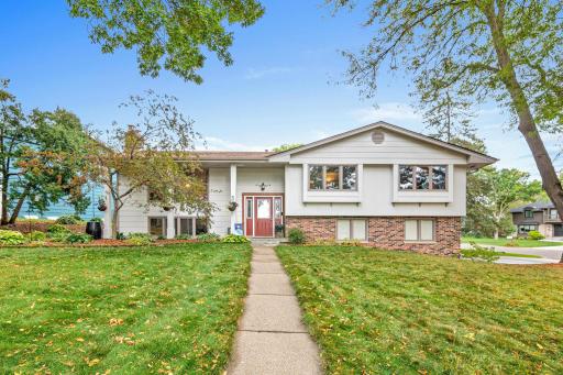 2717 Lamplighter Lane, Minneapolis, MN 55422