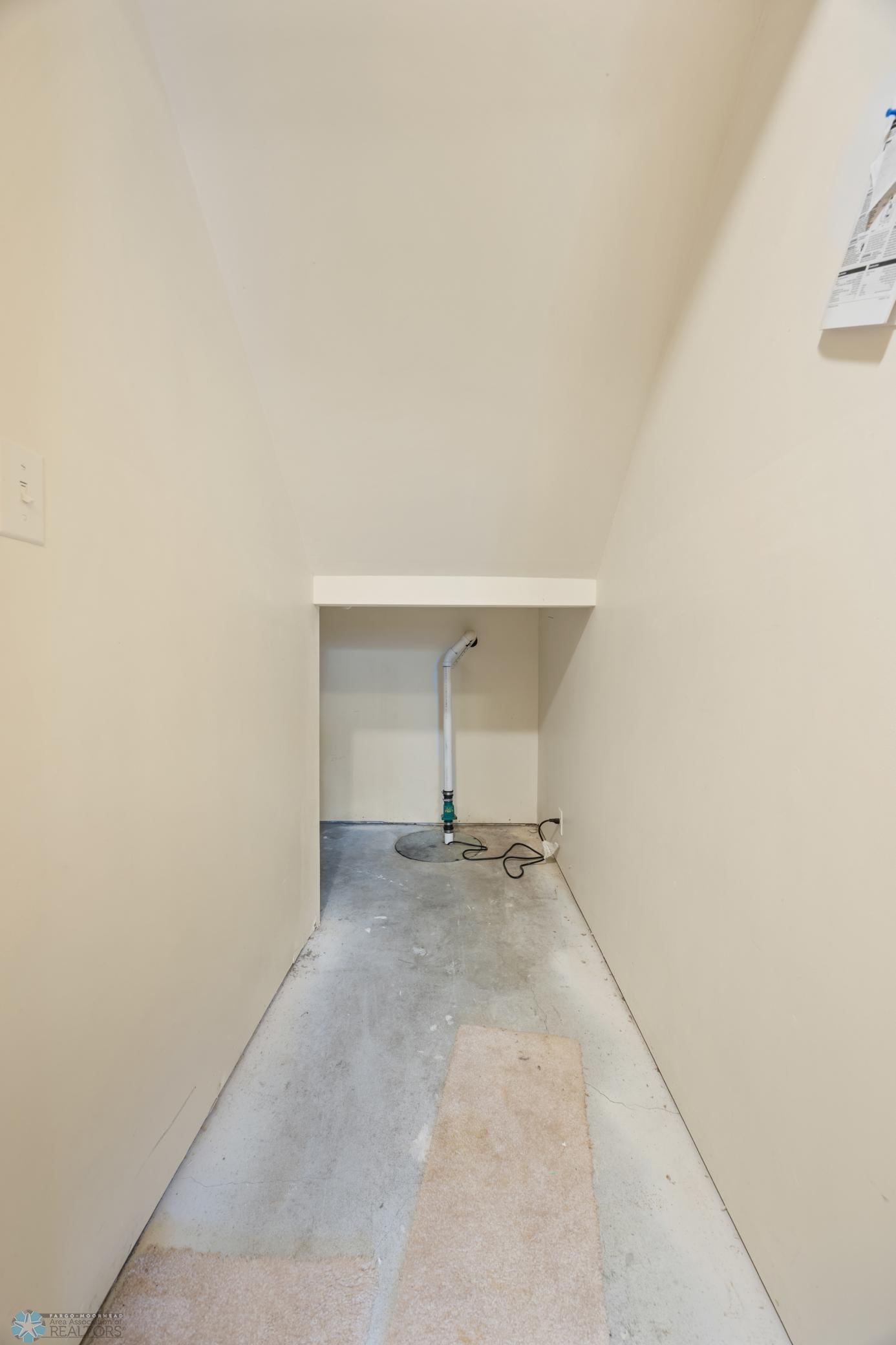 Crawl space / Storage