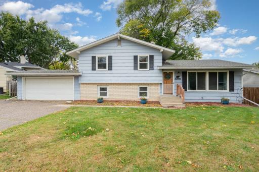 Welcome to 3915 McKnight Rd N. Great south White Bear location close to the lake and Kowalski's shopping center and convenient access to 694.