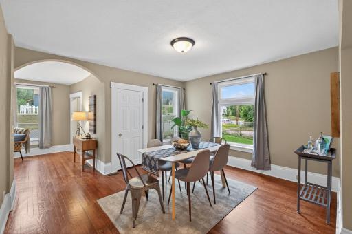 528 Lawson Avenue E, Saint Paul, MN 55130