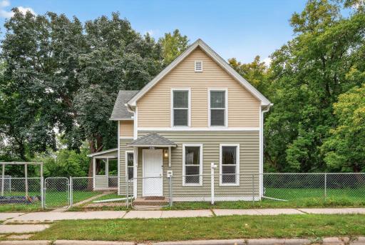 528 Lawson Avenue E, Saint Paul, MN 55130