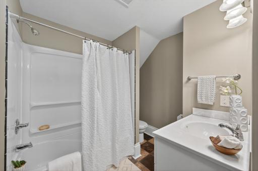 528 Lawson Avenue E, Saint Paul, MN 55130
