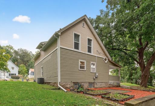 528 Lawson Avenue E, Saint Paul, MN 55130