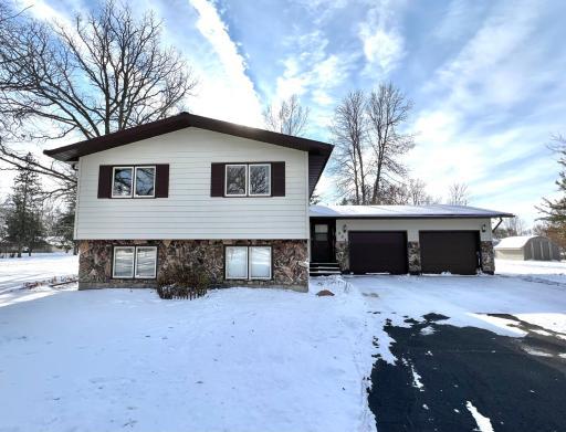 Photo for 902 Oakmont Drive, Thief River Falls, MN 56701 - listing #6788779 902 Oakmont Drive, Thief River Falls, MN 56701