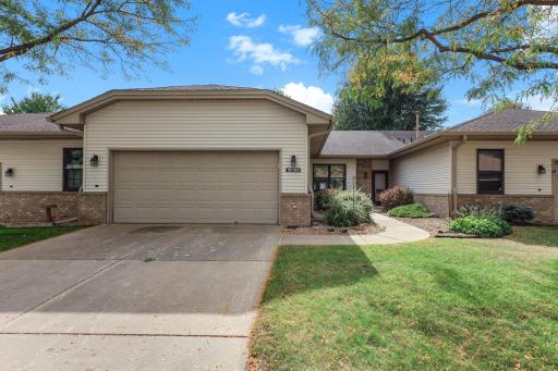 One level living in highly sought after Rosemount Location!!