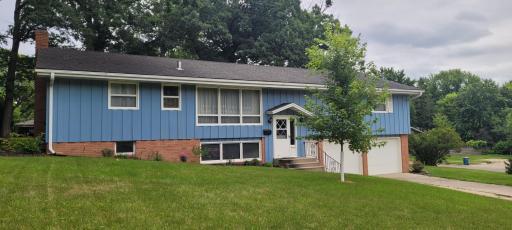 Spacious home on a treed corner lot. 4+BR, 3 BA, 3 Frpls, Family and Amusement RM