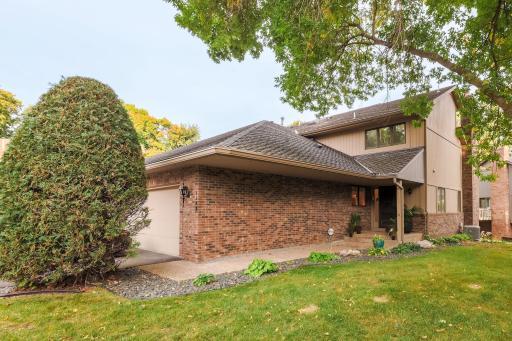 1148 Hollybrook Drive, Wayzata, MN 55391