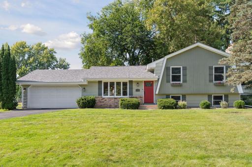 Photo for 9917 Brookside Circle, Bloomington, MN 55431 - listing #6788898 Attractive Nordic-inspired 3-level split tucked on a quiet cul-de-sac in a highly sought-after West Bloomington neighborhood near Nine Mile Creek.