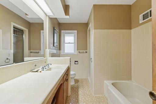 3420 46th Avenue North - Spacecrafting - 0027.jpg
