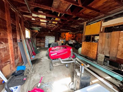garage interior.JPG