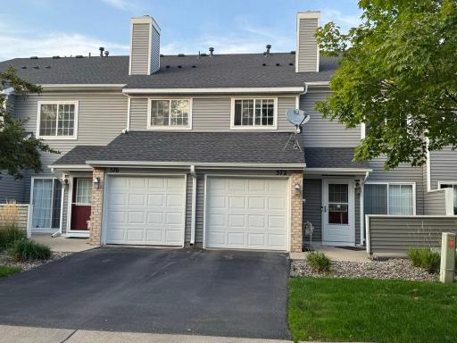 572 Blackbird Court, Chanhassen, MN 55317