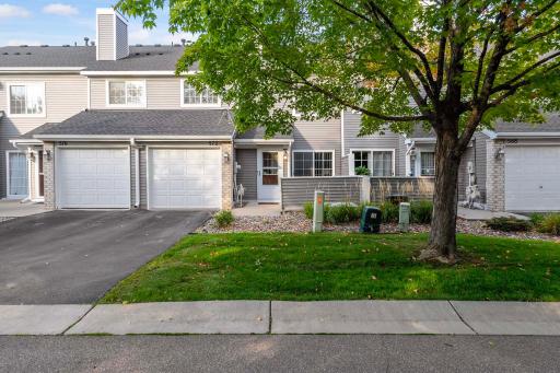 572 Blackbird Court, Chanhassen, MN 55317