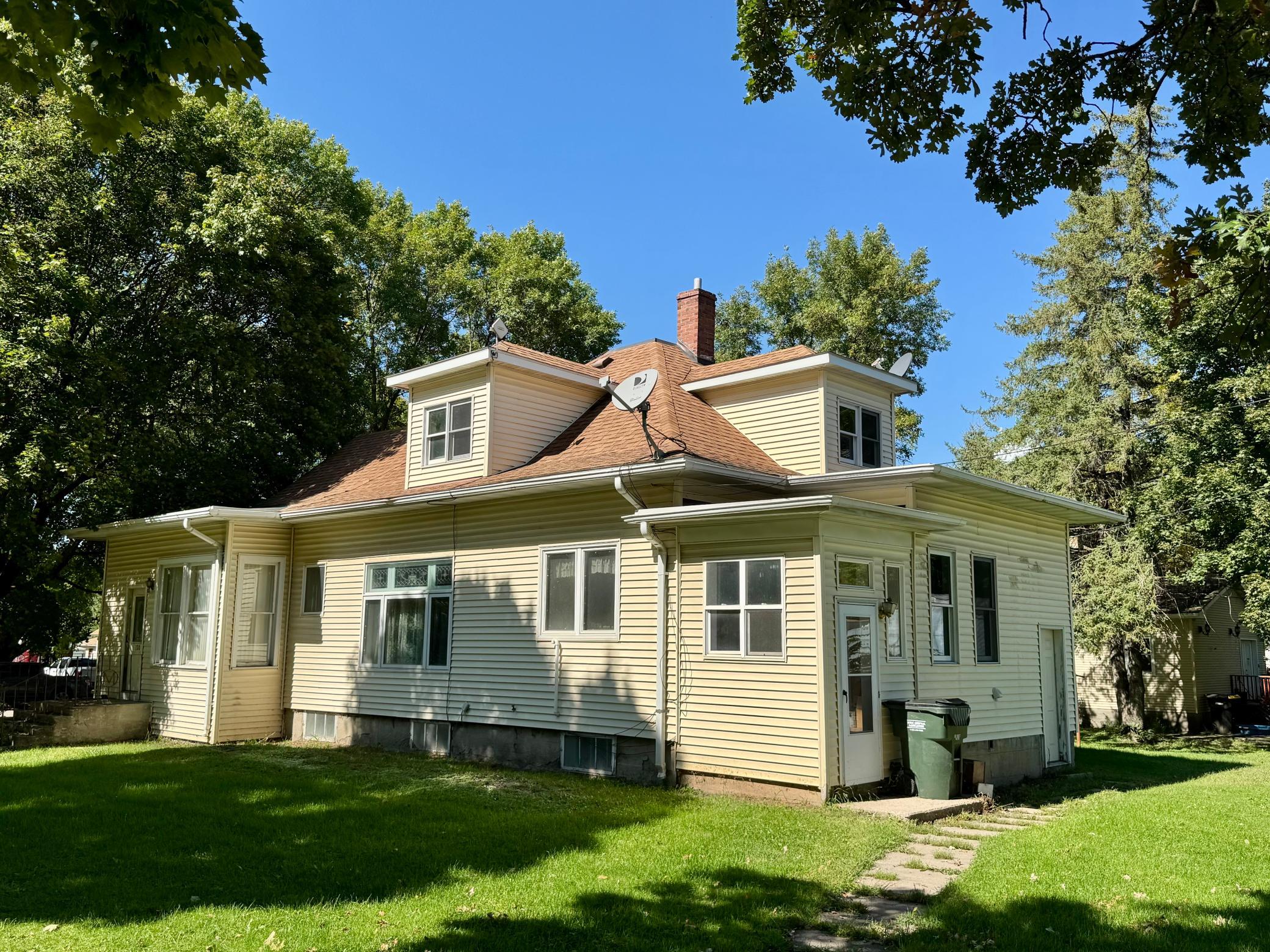 Property photo for 120 Park Avenue W, Renville, MN 56284