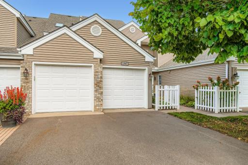 Welcome Home to carefree living in sought after neighborhood of Oak Glen
