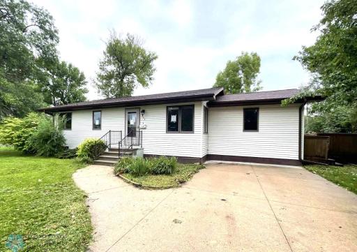 607 Washington Avenue, Crookston, MN 56716