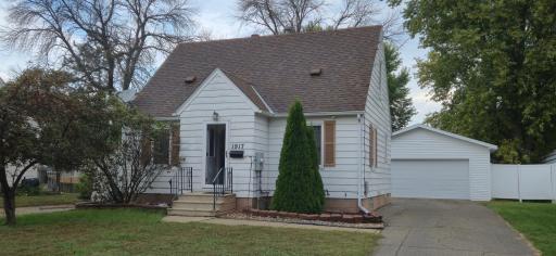 Photo for 1917 E Oakland Avenue, Austin, MN 55912 - listing #6789252 1917 E Oakland Avenue, Austin, MN 55912