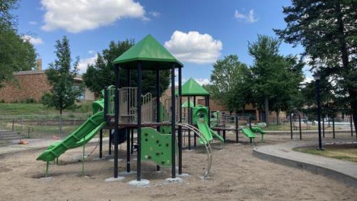 Armatage Park is approximately 3 blocks away