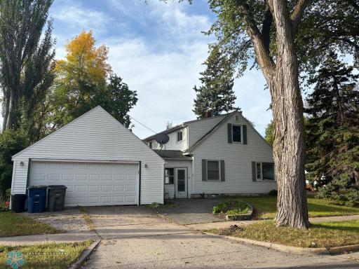 1402 4th Street S, Moorhead, MN 56560