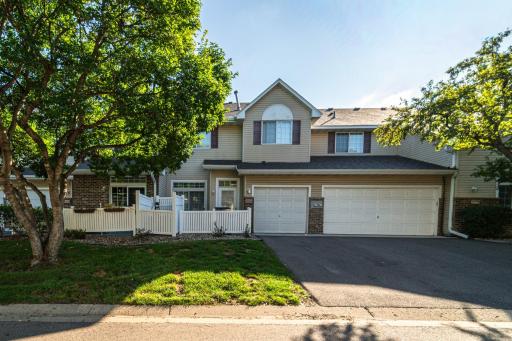 Charming 2BR 2BA townhome on a quiet street!