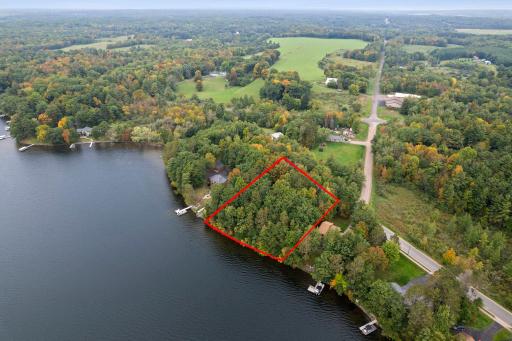 Heavily treed lot located at the end of Jeffery Blvd