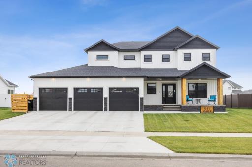 911 50th Avenue W, West Fargo, ND 58078