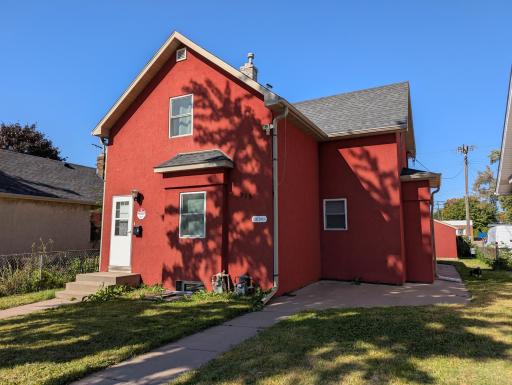 915 Rose Avenue E, Saint Paul, MN 55106
