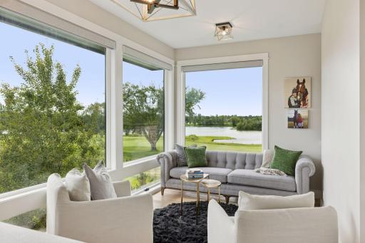 Upper level lounge
