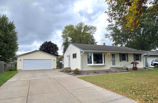 2244 Roth Place, Saint Paul, MN 55110