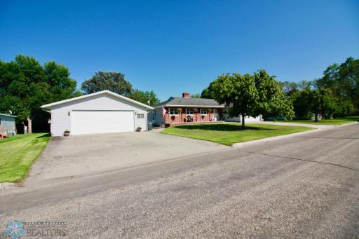 407 2nd Avenue SW, Hankinson, ND 58041